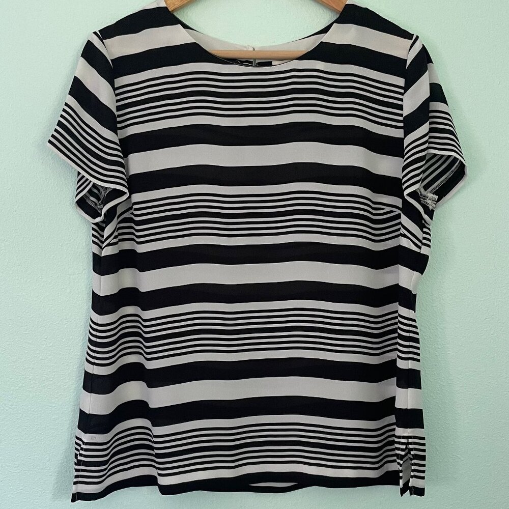 Chico's, black‎ & white stripe short sleeve blouse, size 1, Medium